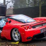 Tényleg nem zavar senkit, hogy Ferrarikban tartják a lopott pénzt?